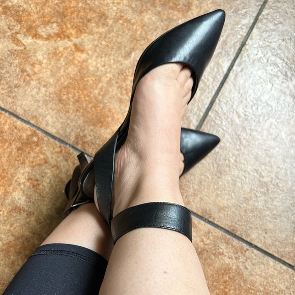 Tahari Black Heel - Picture 12 of 12